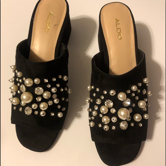 🌸ALDO PEARLS & RHINESTONE SANDALS 🌸ONE OF A KIND - Picture 3 of 9